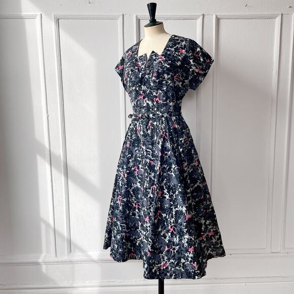 50s Vintage Scenic Novelty Print Cotton Dress 32” Horsehair Slip Metal Zipper - Picture 2 of 12